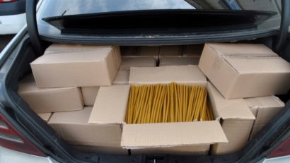 Poliţiştii au confiscat 300 de kilograme de … lumânări de contrabandă !