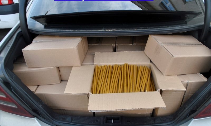 Poliţiştii au confiscat 300 de kilograme de … lumânări de contrabandă !