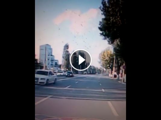 FOTO/VIDEO – Maşina care s-a făcut zob în Mamaia, surprinsă în trafic cu câteva secunde înainte de impact