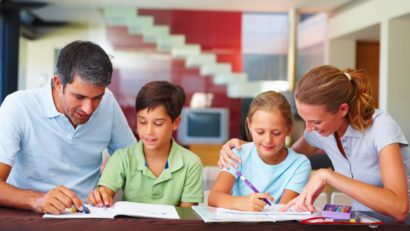 Ziua Educaţiei, la Constanţa şi Tulcea. Instruirea copiilor începe cu cea a părinţilor