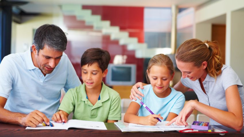 Ziua Educaţiei, la Constanţa şi Tulcea. Instruirea copiilor începe cu cea a părinţilor