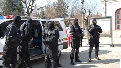 Percheziţii la traficanţii de droguri din Constanţa