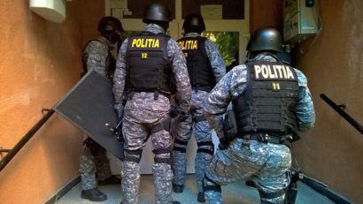 CRAIOVA: Grupări specializate în trafic de minori și vânzare de droguri