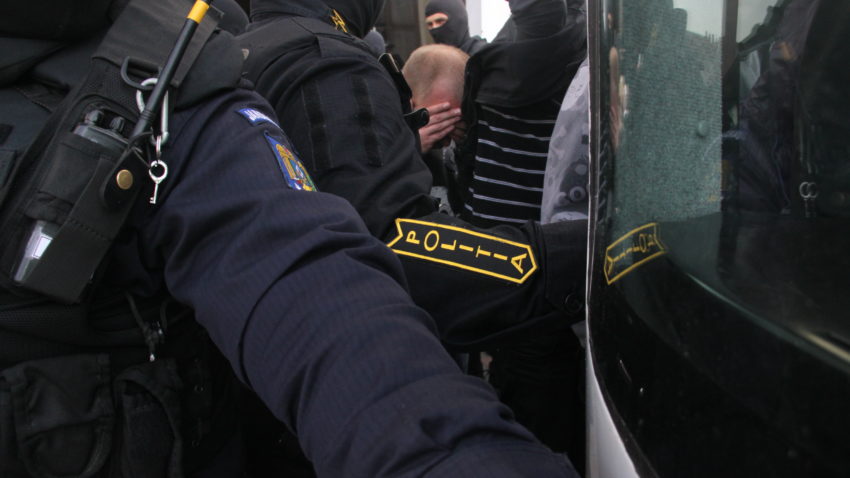 Trei persoane reţinute la Constanţa pentru trafic de droguri