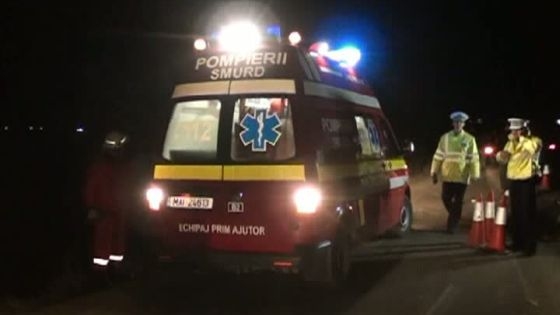 Accident grav. O maşină cu trei oameni la bord s-a răsturnat pe DN3