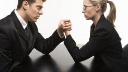 PE: „Diferenţele dintre salariile bărbaţilor şi cele ale femeilor trebuie eliminate”