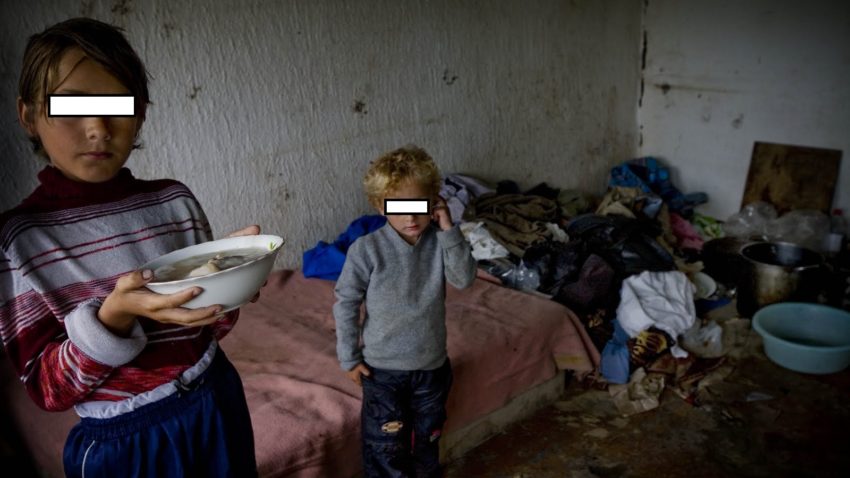 Aproape jumătate dintre români, pândiţi de sărăcie şi de viaţă proastă