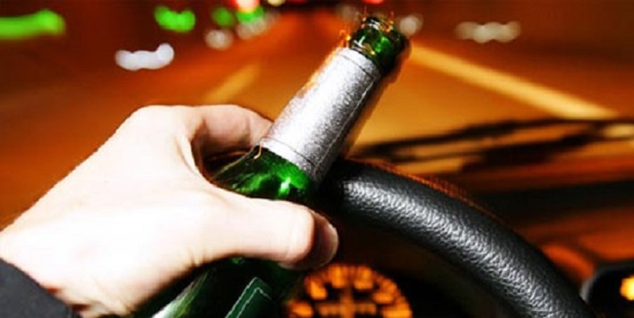 Un şofer băut s-a răsturnat cu maşina la ieşire din Techirghiol