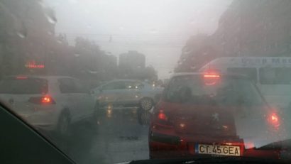 (Update) Grădiniţe inundate în municipiu. HAOS pe şoselele din Constanţa