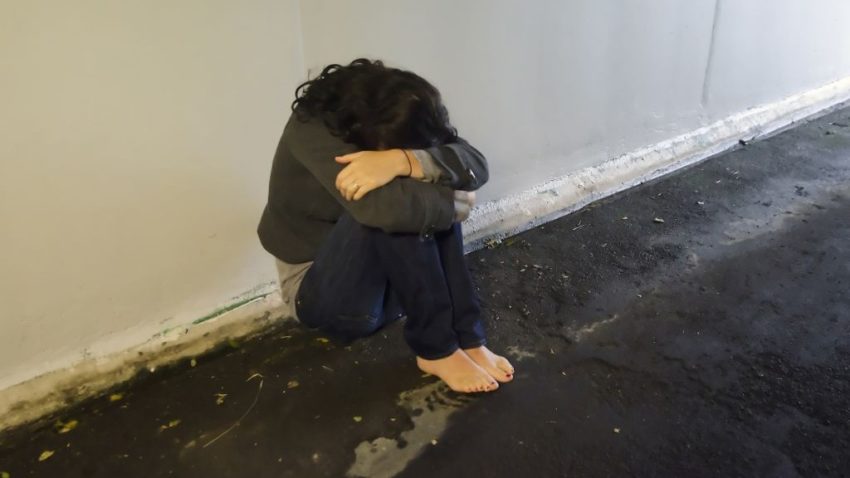 Doi adolescenţi au violat o tânără, iar viaţa lor este acum în pericol
