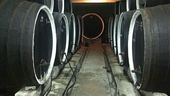 Un bărbat ar fi furat peste 400 de litri de vin dintr-o cramă din Murfatlar