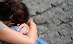 Adolescentă violată de concubinul prietenei, la Cernavodă