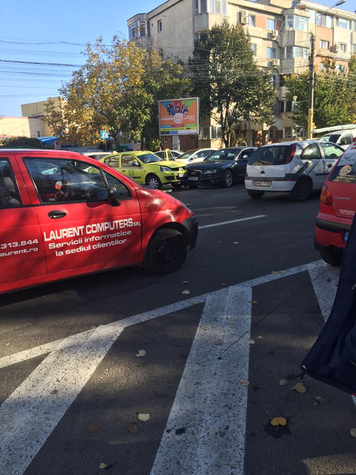 Trafic paralizat la intersecţia arterelor Lăpuşeanu şi Iorga