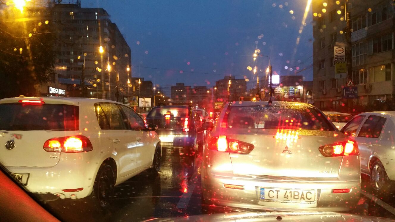 UPDATE – Haos în trafic pe şoselele din Constanţa. Accidente în serie