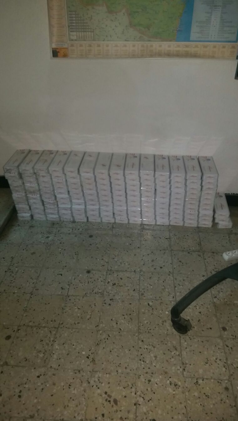 Ţigări de contrabandă, descoperite într-un TIR, la Negru Vodă