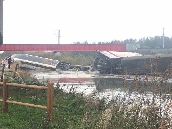 FRANŢA: Cinci morţi, după deraierea unui tren de mare viteză