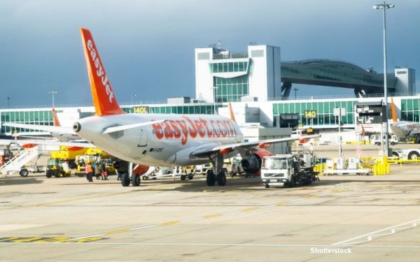 Francezul arestat, sâmbătă, pe aeroportul Gatwick avea asupra lui o carabină cu aer comprimat și un briceag