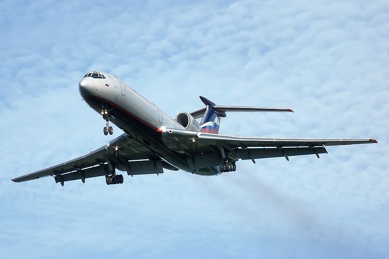 Un pasager dintr-un avion care decolase din România a încercat să spargă uşa cabinei piloţilor