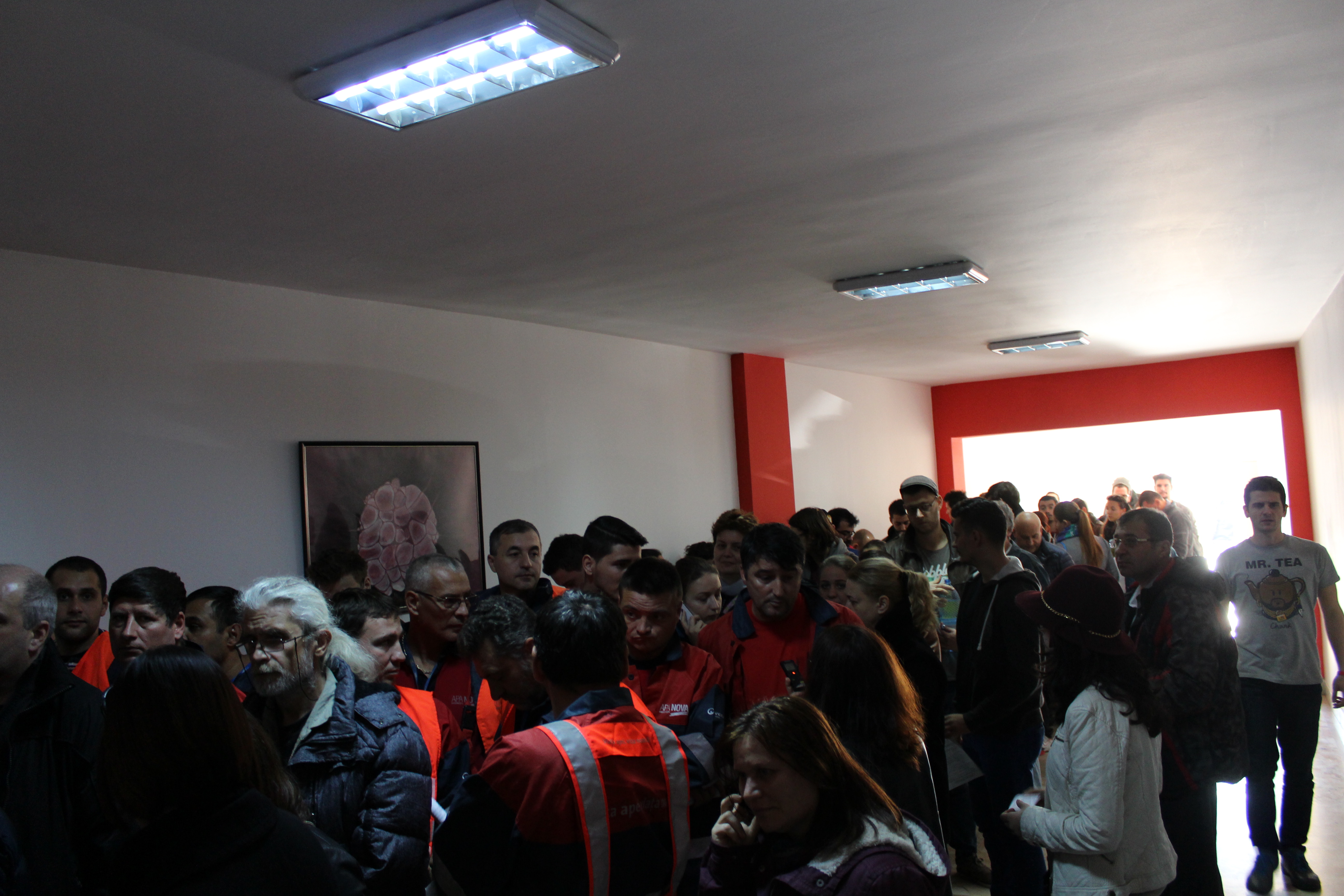 Cei care doresc să doneze sânge pentru victimele incendiului de la clubul Colectiv sunt aşteptaţi la centrele de transfuzie sanguină