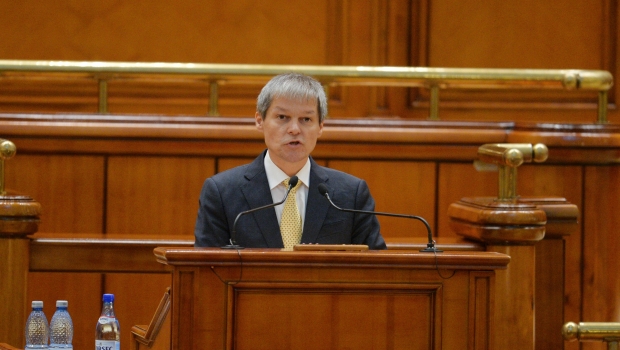 Cabinetul Cioloş a trecut cu brio testul votului din Parlament