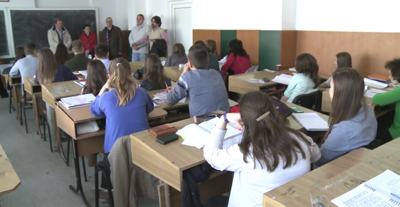 Elevii ar putea să aibă mai multe ore