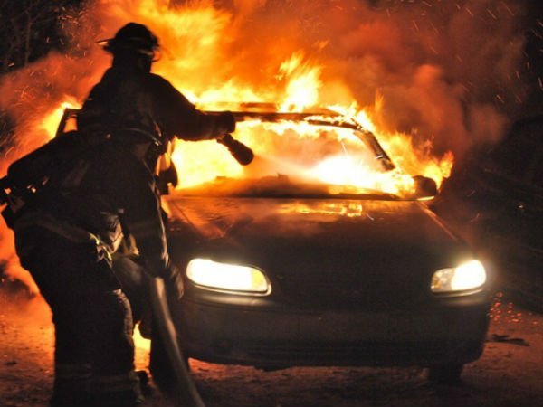 TULCEA: BMW distrus de un incendiu