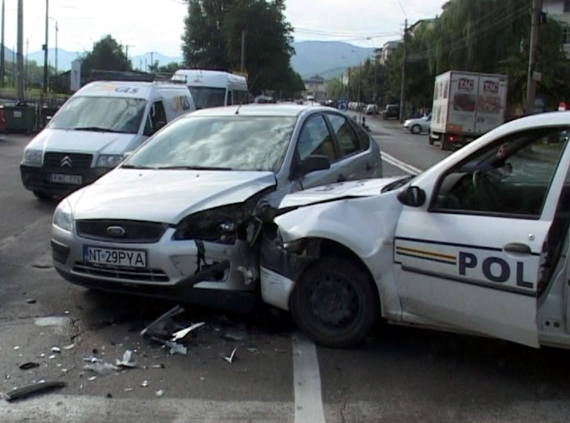 Un poliţist a murit, iar altul a fost grav rănit într-un accident rutier