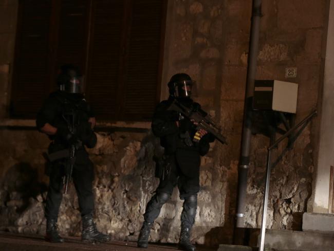Update 4 – FRANȚA: Focuri de armă şi explozii, raportate în centrul oraşului Saint-Denis
