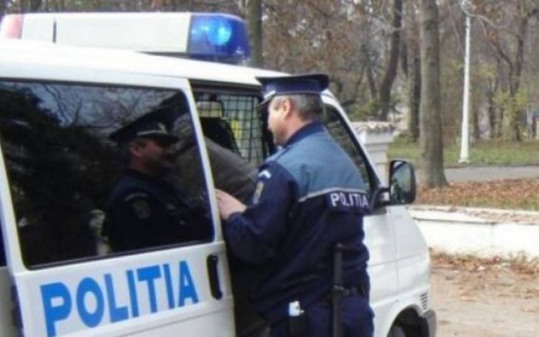 CERNAVODĂ: Un tânăr a furat o mașină și a comis un accident cu ea