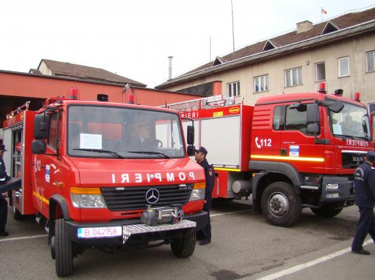 UPDATE – Alertă la ISU Dobrogea. Arde un garaj în centrul Constanţei !