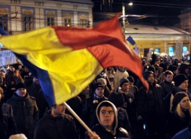 UPDATE : Strada nu cedează. Peste 18.000 de oameni protestează în Bucuresti. Proteste şi în alte oraşe