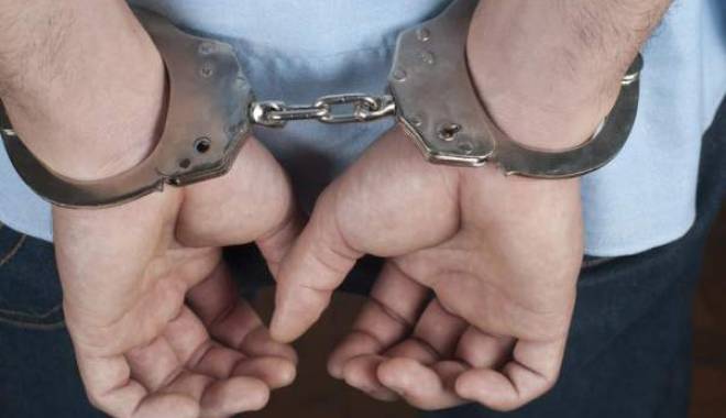 CONSTANŢA. Reţinut pentru gesturi obscene şi suspectat de tâlhării