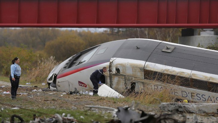 Un TGV care efectua probe a deraiat în apropiere de Strasbourg, cel puțin 10 morți