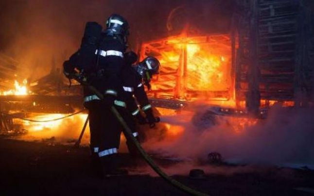 Trafic restricționat pe Autostrada Soarelui. Un TIR a luat FOC
