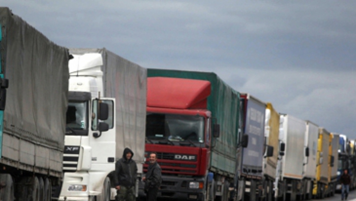 Scandalul poliţelor RCA majorate: transportatorii rutieri ameninţă că îşi mută afacerile în alte ţări