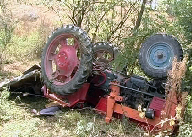 MEDGIDIA: Beat și fără permis, la volanul unui tractor