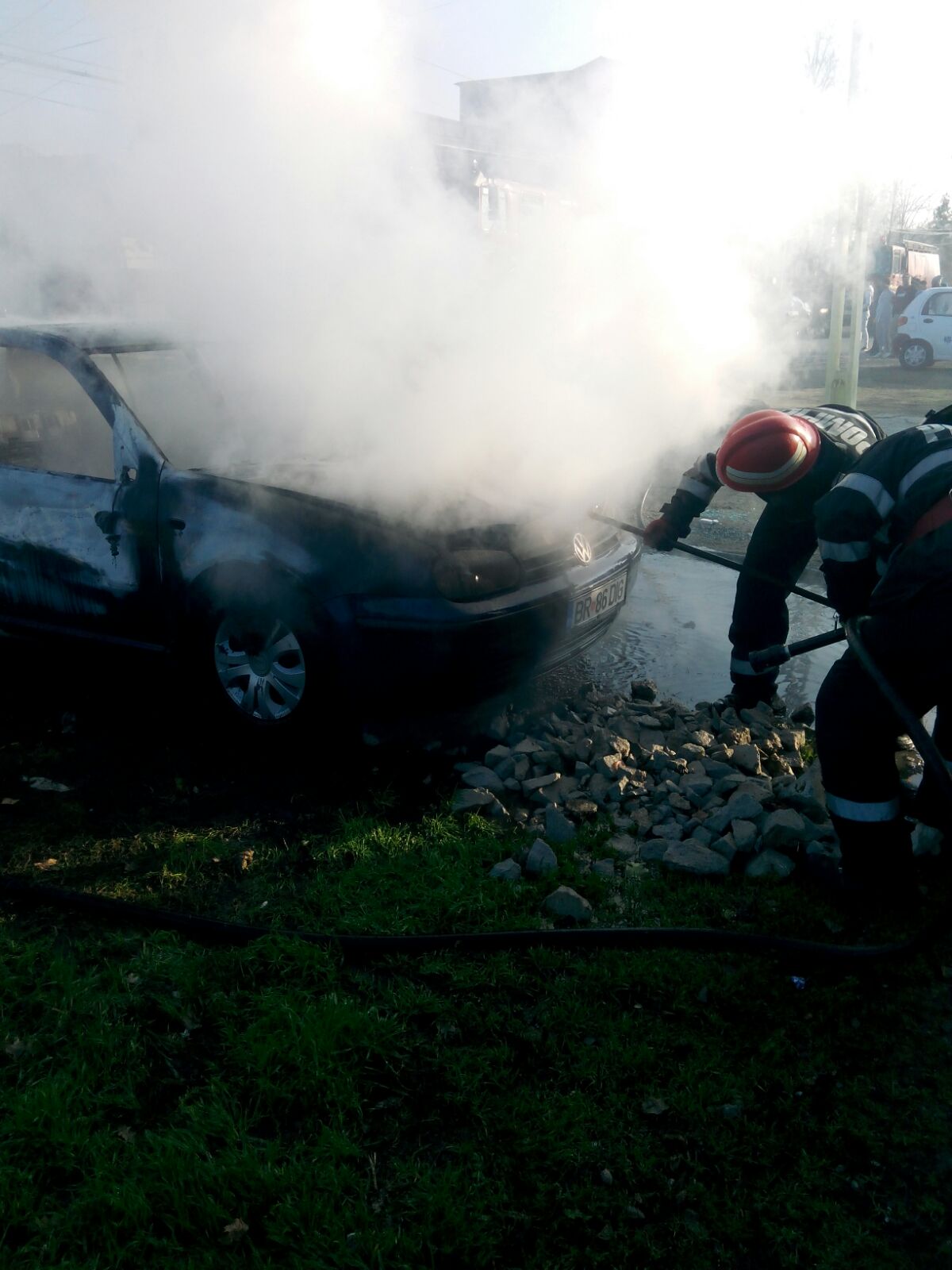 FOTO – Autoturism în flăcări la Năvodari