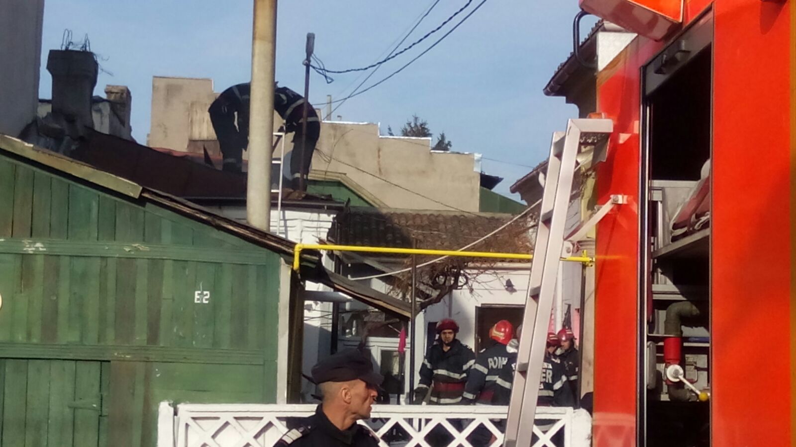 FOTO: Incendiu la o casă pe strada Alexandru cel Bun din Constanța