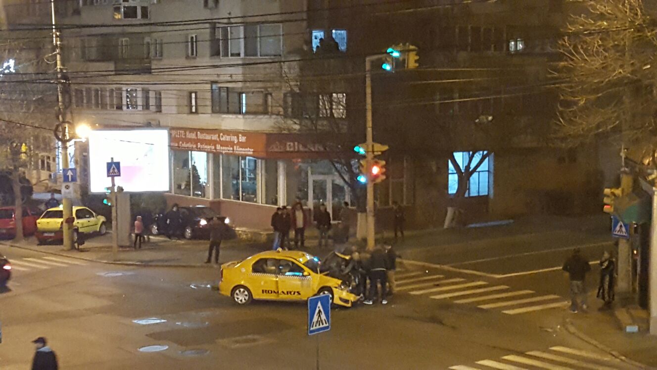 FOTO – O şoferiţă distrată a rănit o minoră într-un accident rutier