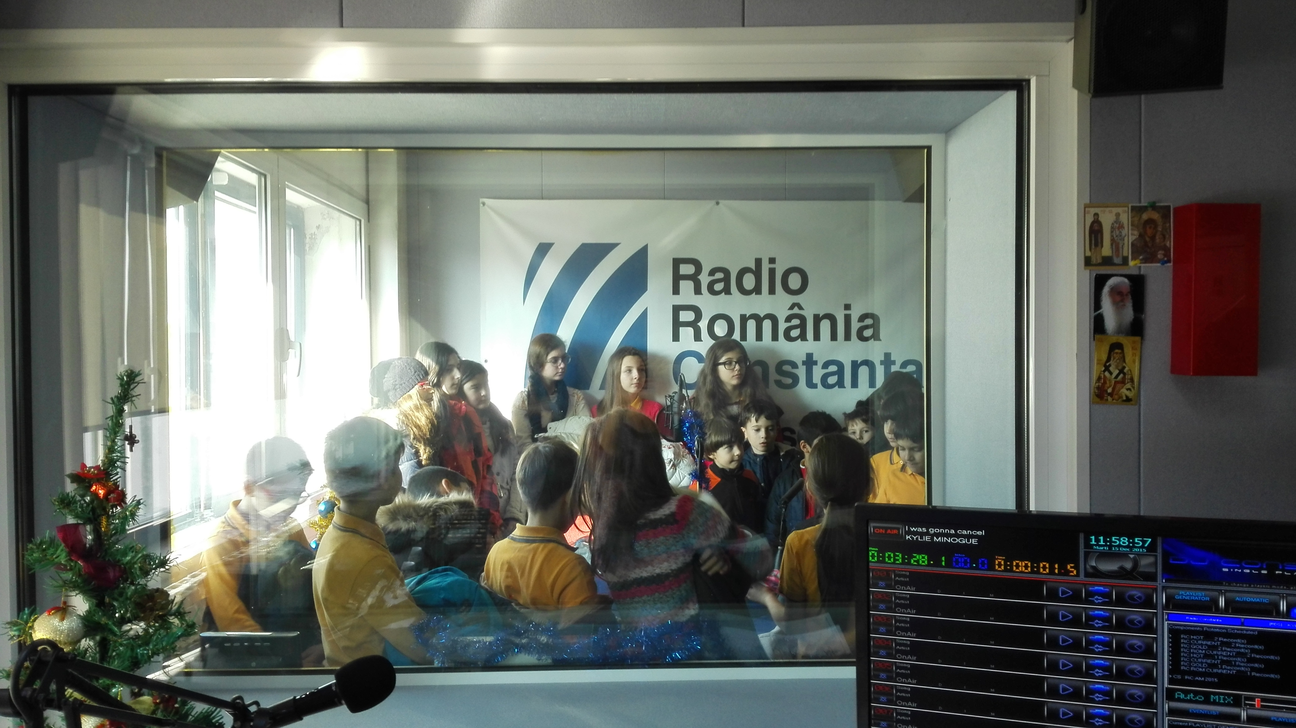 FOTO/VIDEO – La Radio Constanţa au venit colindătorii!