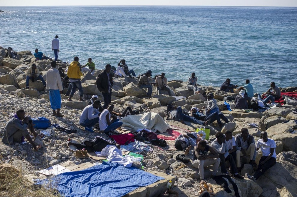 Migranţii continuă să vină în Europa pe Marea Mediterană