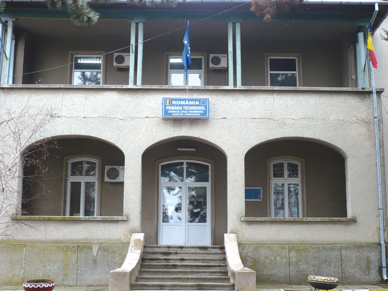 TECHIRGHIOL: Sărbători de iarnă cu mai puţine beculeţe