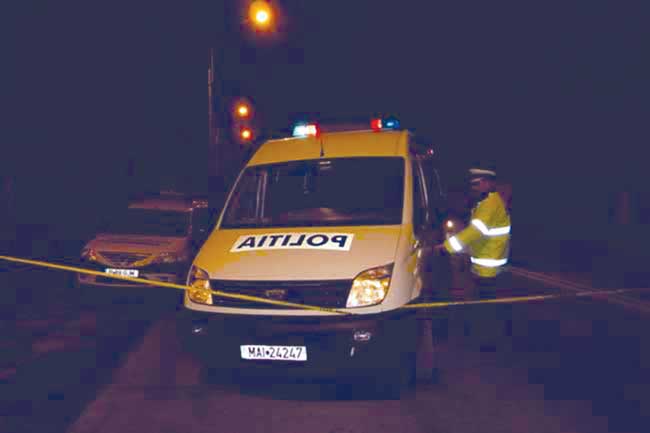 Băut la volan, s-a înfipt cu maşina în stâlp