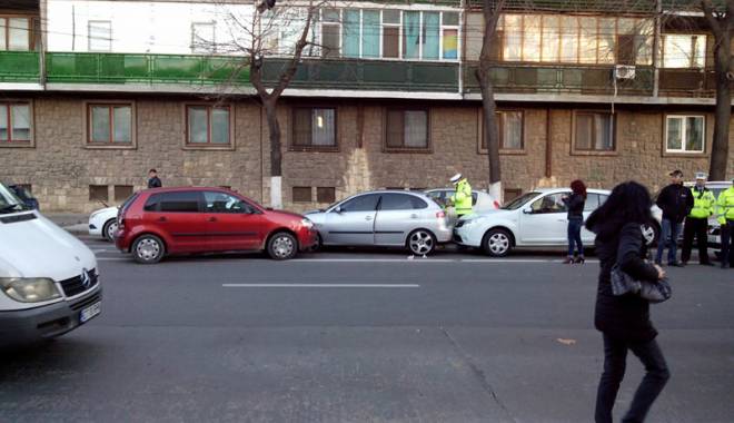 7 maşini IMPLICATE! Carambol spectaculos în Constanţa