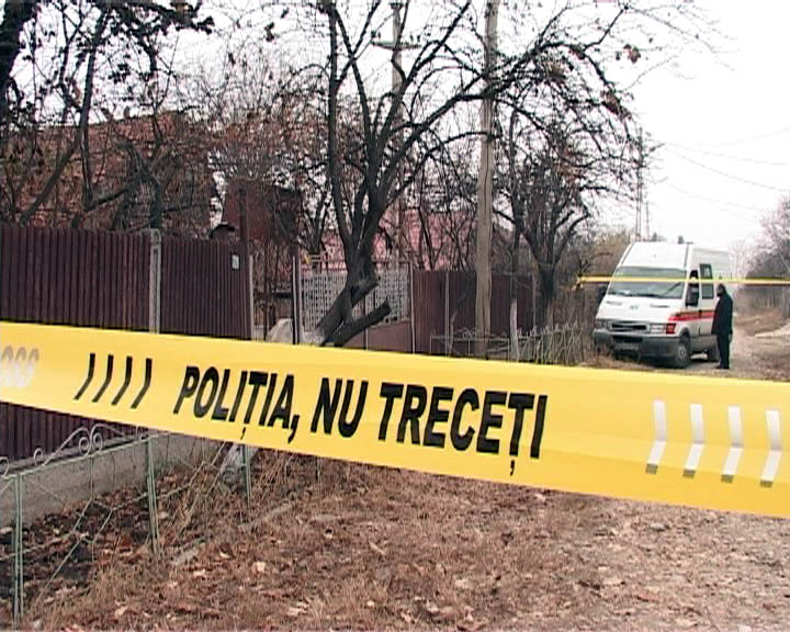 IAȘI: Bărbat reţinut după ce şi-a omorât soţia şi şi-a obligat fiul să o îngroape
