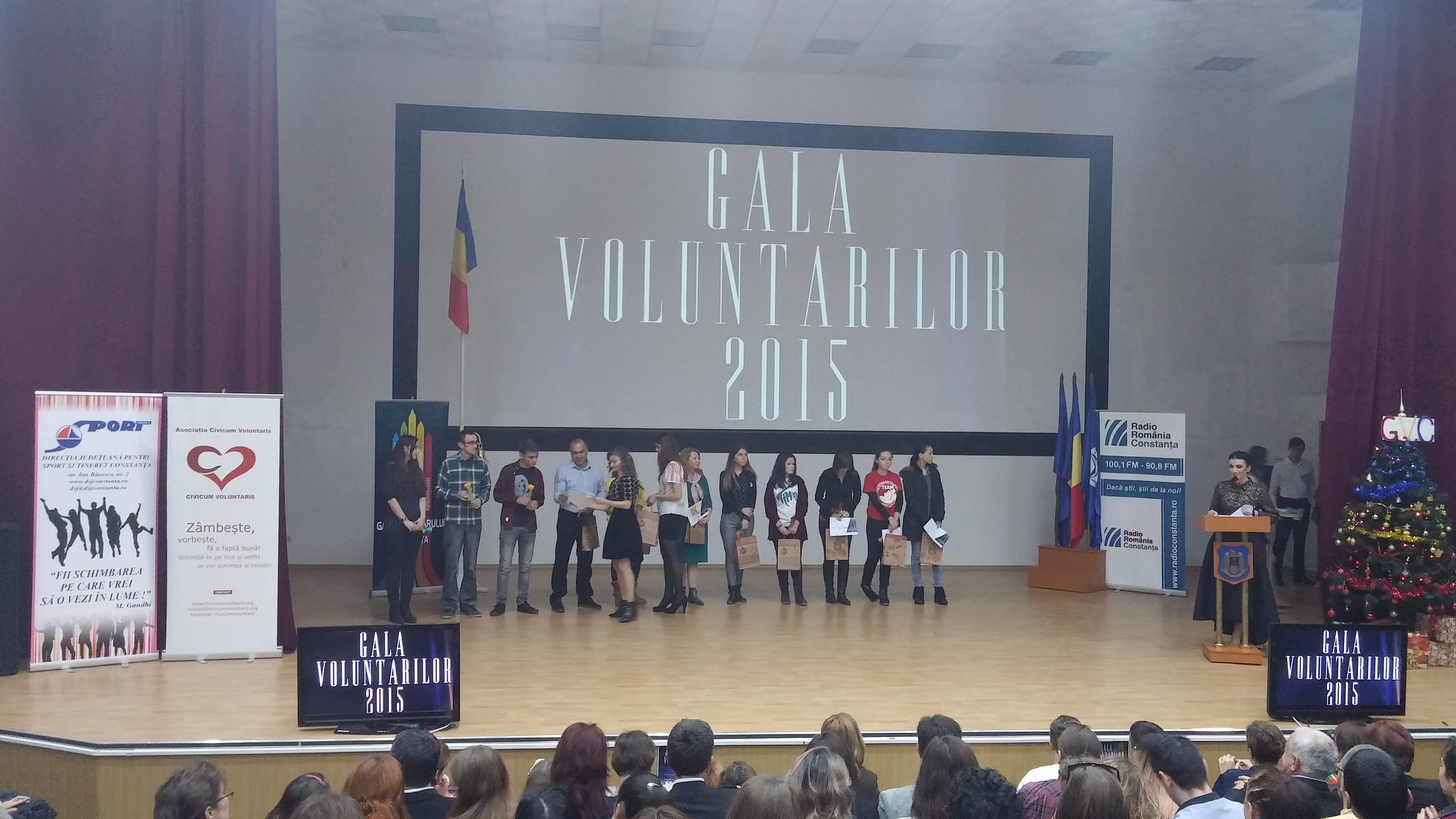Altruismul, premiat la Constanţa. Cine sunt voluntarii anului 2015