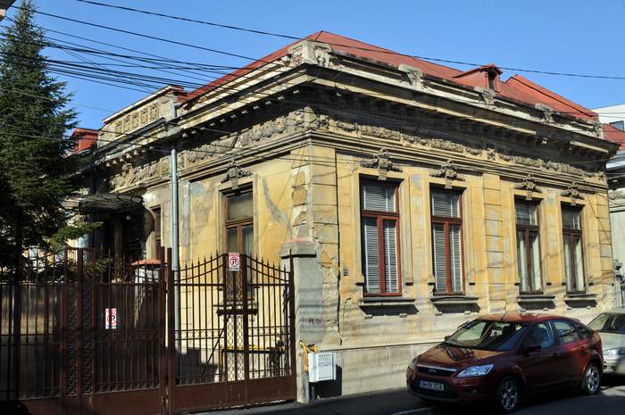 Cei care revendică imobile naţionalizate mai au de aşteptat, încă un an