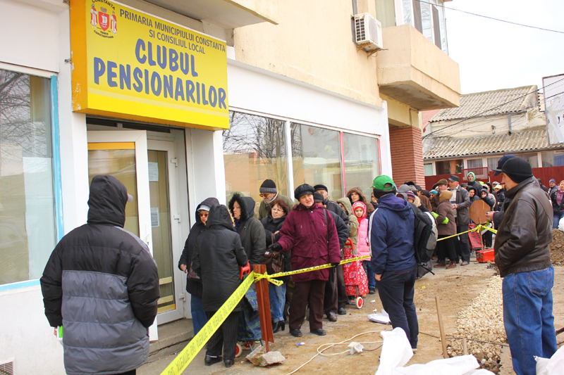 CONSANŢA: Adio cozi la pachetele cu alimente oferite persoanelor defavorizate