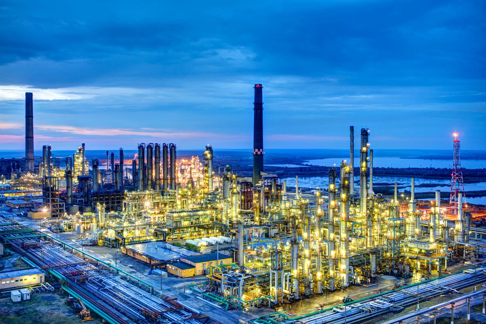 Chinezii au cumpărat rafinăria Petromidia