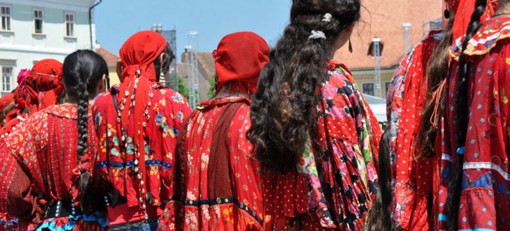 Romii din Mihail Kogălniceanu acuză autorităţile că îi discriminează
